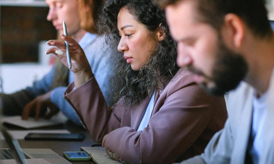 Integrated thinking: reconsidering business models to profoundly transform companies